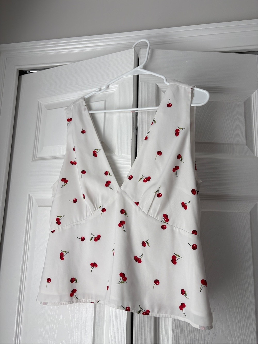 Abercrombie Women's White Cherry Print V-Neck Tank Top